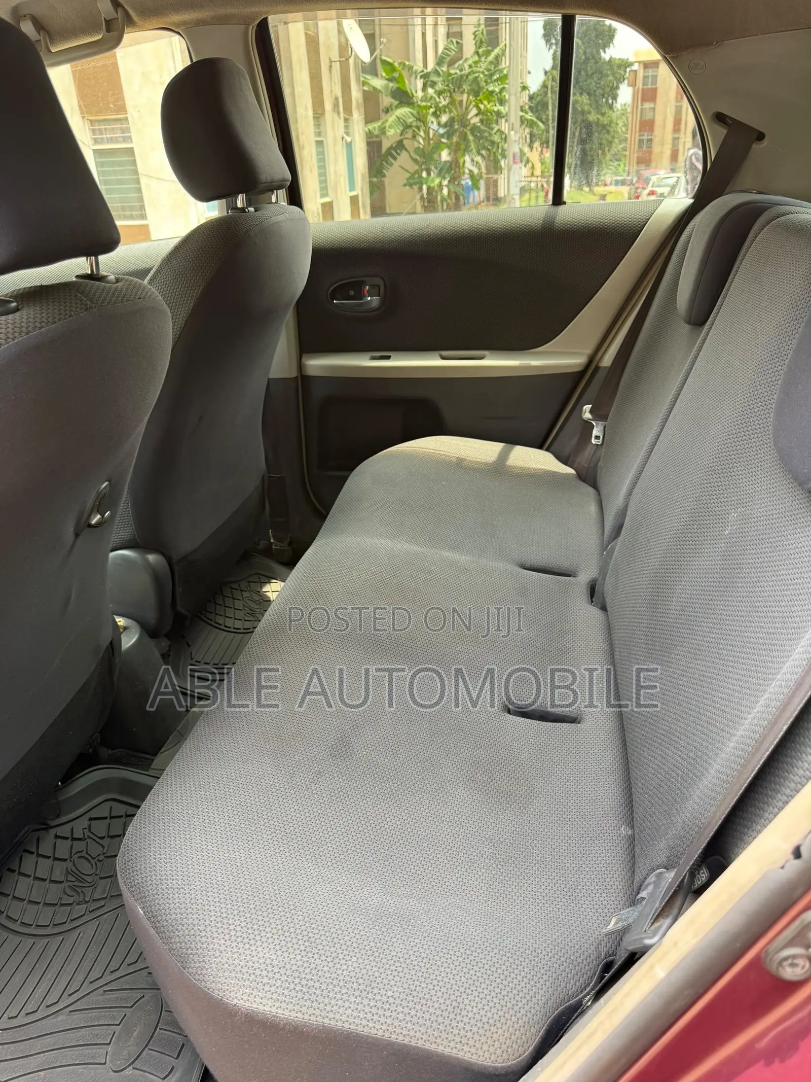 Toyota Vitz 1.3 AWD 5dr 2010 Brown