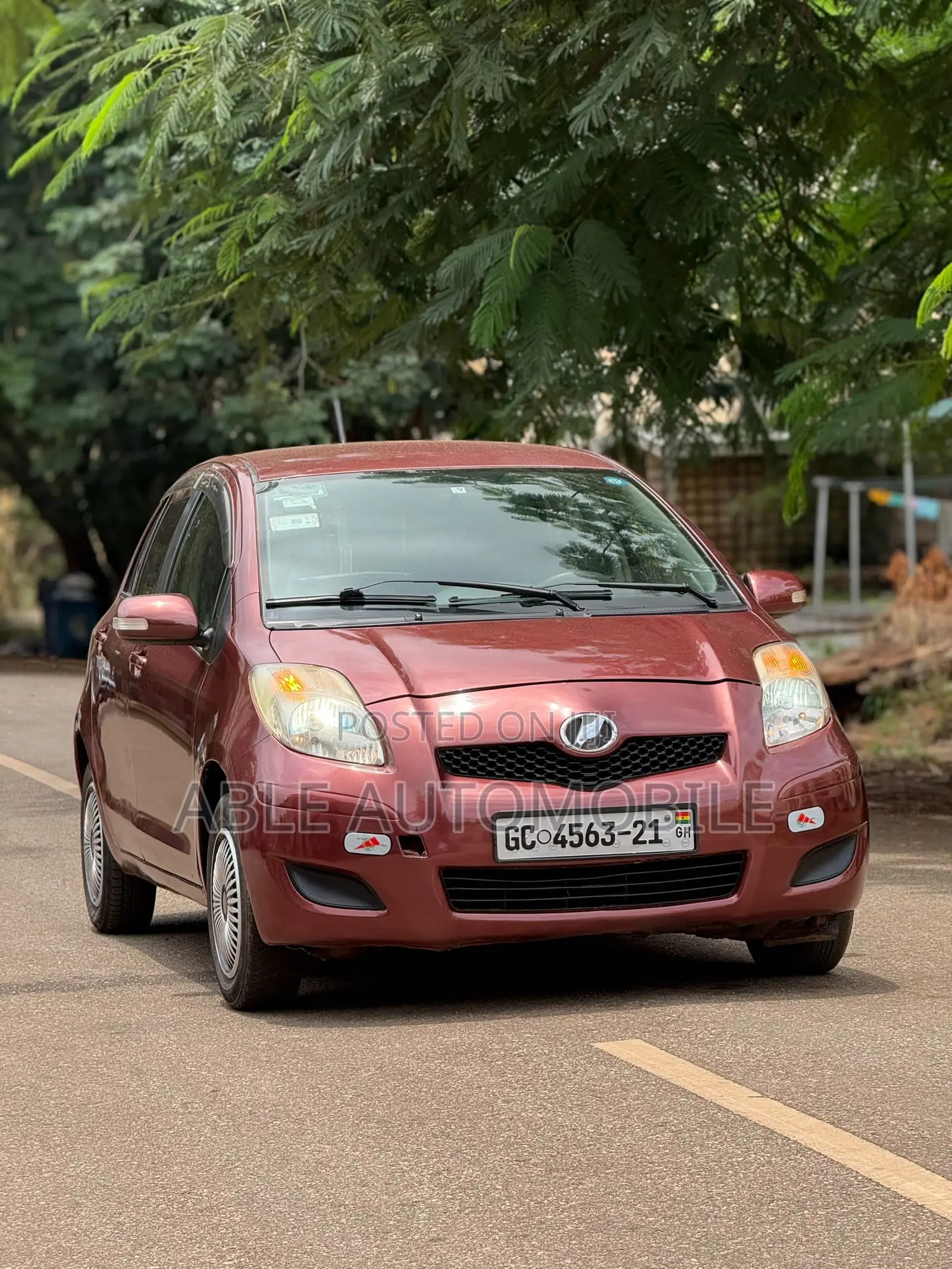Toyota Vitz 1.3 AWD 5dr 2010 Brown