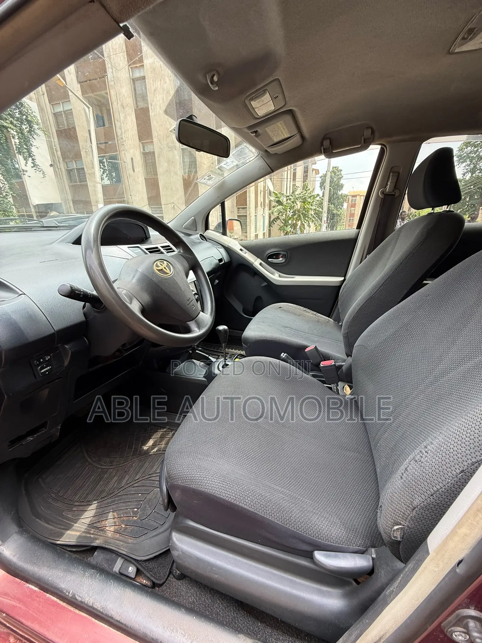 Toyota Vitz 1.3 AWD 5dr 2010 Brown