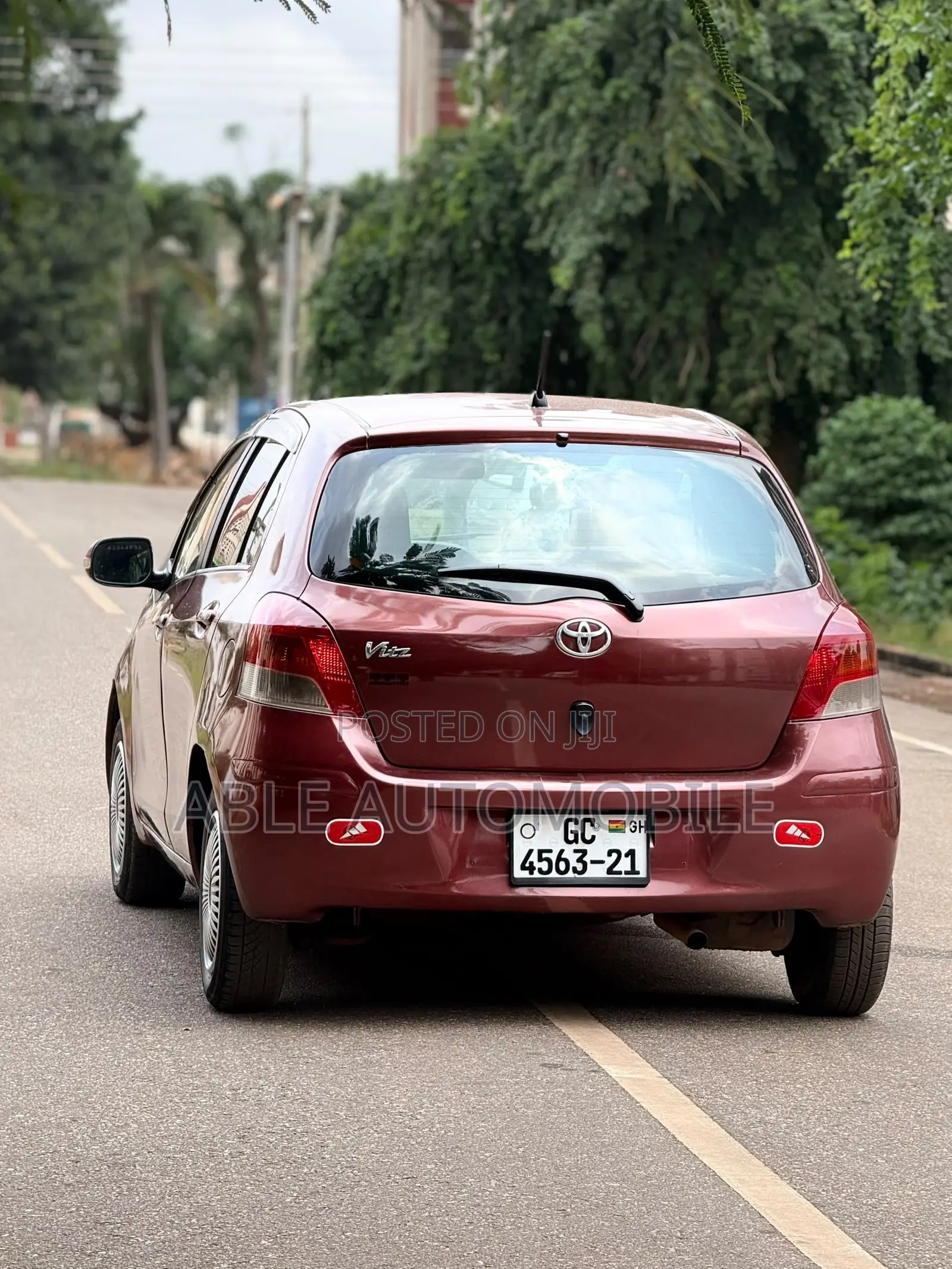Toyota Vitz 1.3 AWD 5dr 2010 Brown