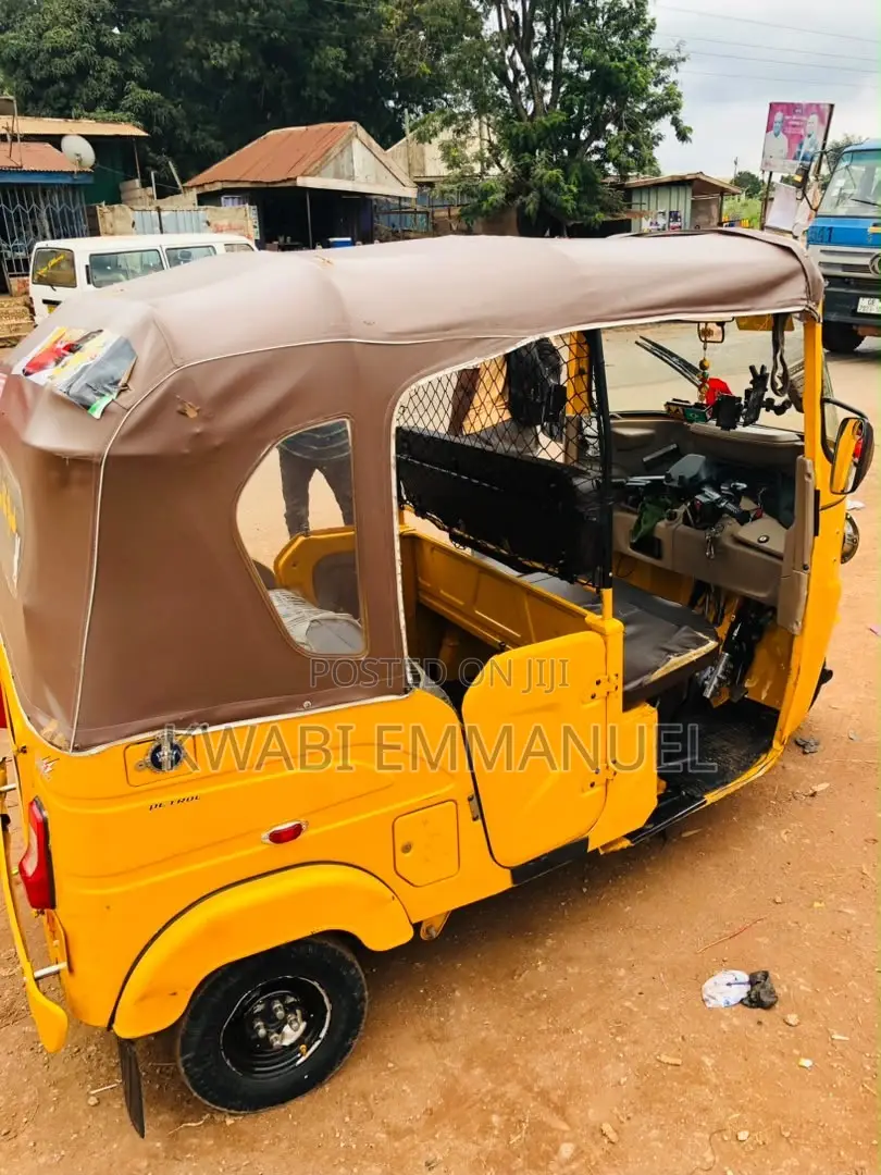 New Bajaj RE 2026 Yellow