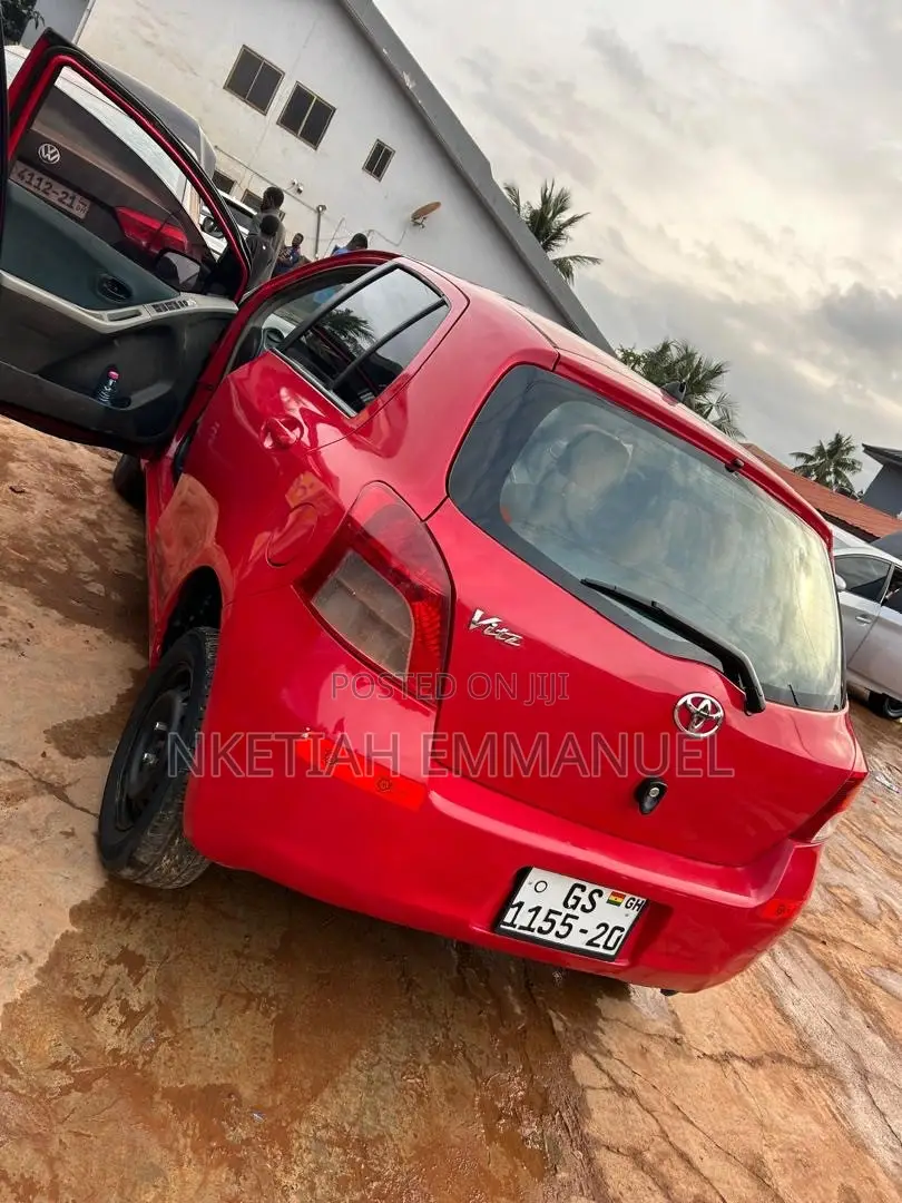 Toyota Vitz 1.3 FWD 5dr 2010 Red