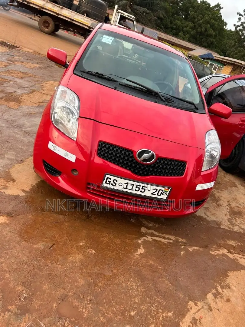 Toyota Vitz 1.3 FWD 5dr 2010 Red