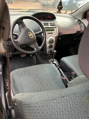 Toyota Vitz 1.3 FWD 5dr 2010 Red