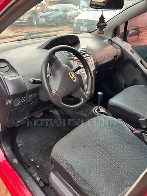 Toyota Vitz 1.3 FWD 5dr 2010 Red