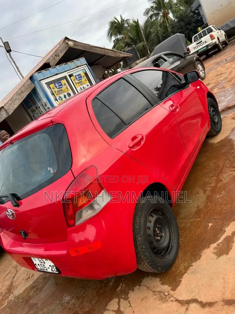 Toyota Vitz 1.3 FWD 5dr 2010 Red