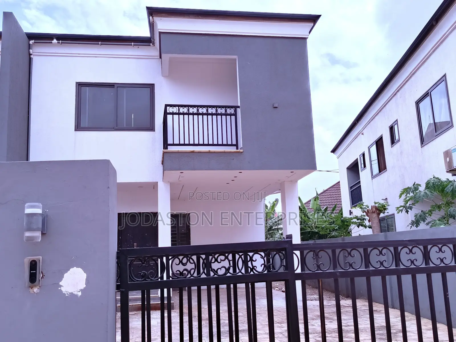 Executive Office Space for Rent in North Legon With Parking Spaces