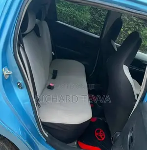 Toyota Vitz 1.3 AWD 5dr 2012 Blue