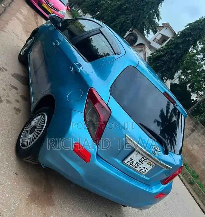 Toyota Vitz 1.3 AWD 5dr 2012 Blue