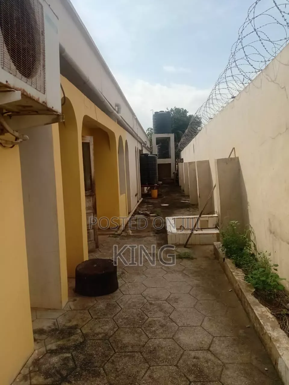 5bdrm Bungalow in Accra Metropolitan for rent