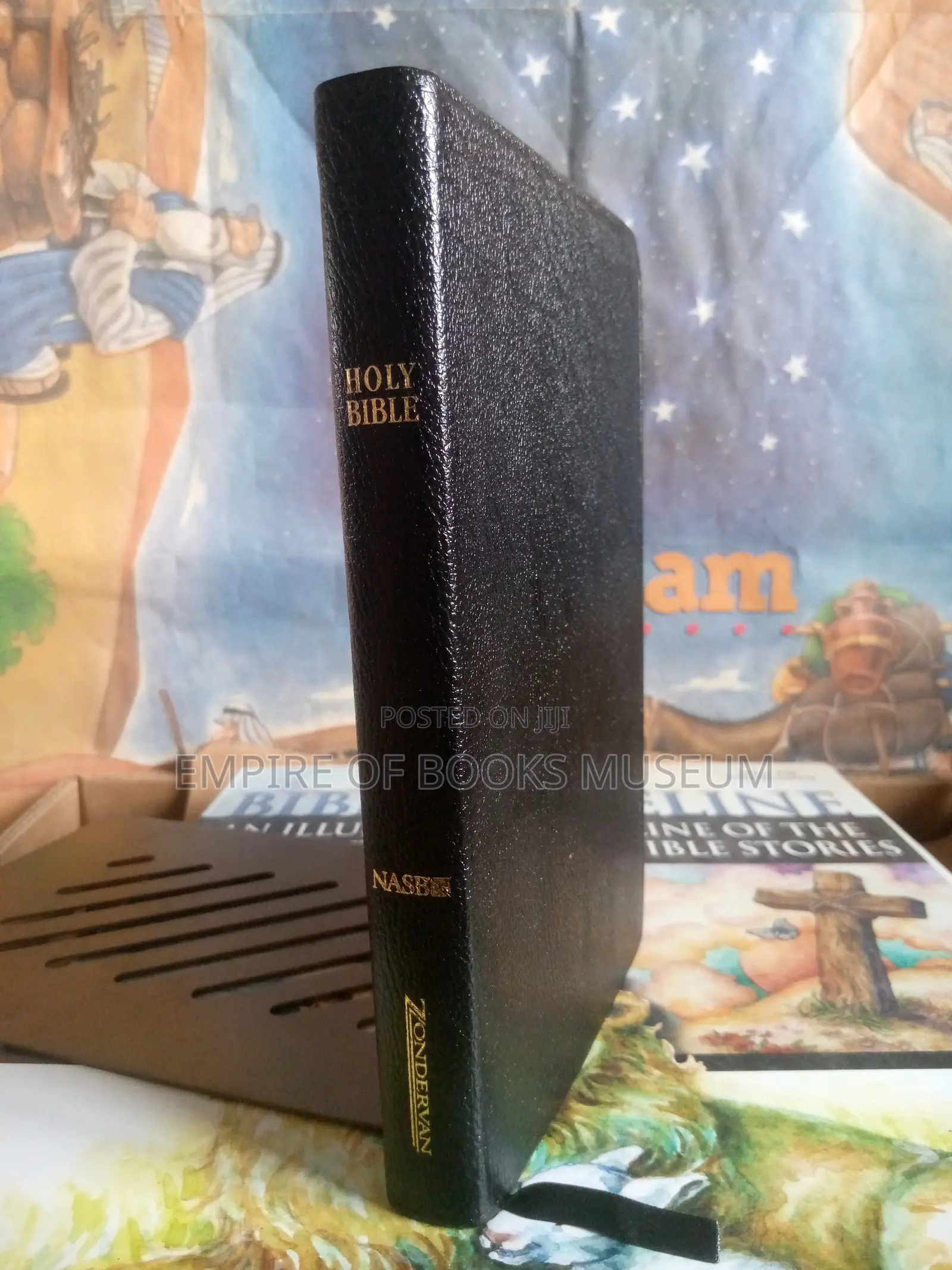 Zondervan NAS Thinline Bible, Bonded Leather Black ,Red Letter.