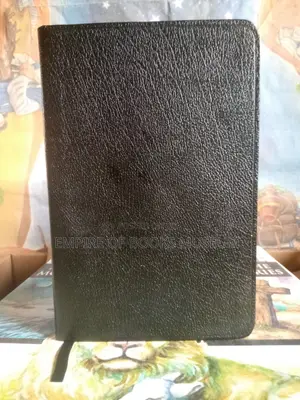 Zondervan NAS Thinline Bible, Bonded Leather Black ,Red Letter.