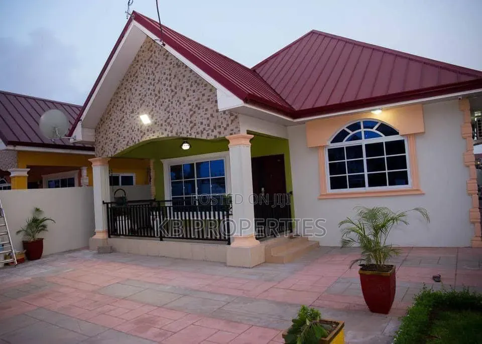 4bdrm House in Kb Properties, Baatsona Total for rent