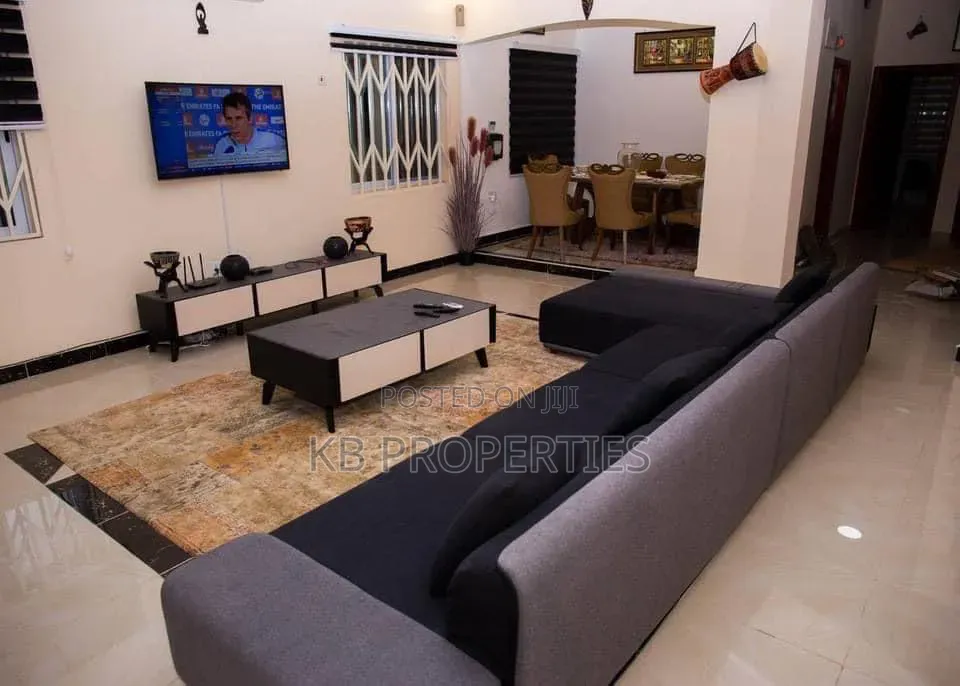 4bdrm House in Kb Properties, Baatsona Total for rent