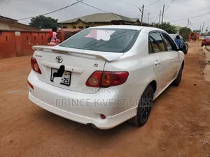 Toyota Corolla Base 4dr Sedan (1.8L 4cyl 5M) 2010 White