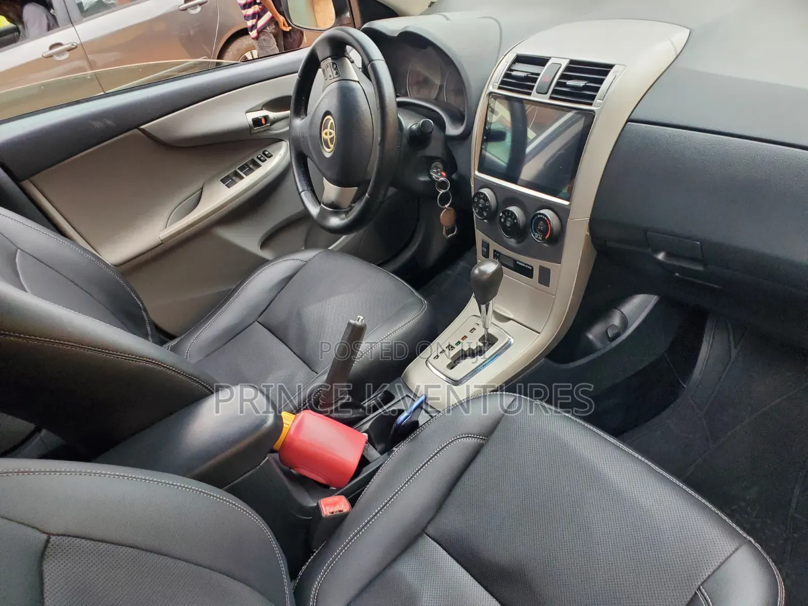 Toyota Corolla Base 4dr Sedan (1.8L 4cyl 5M) 2010 White