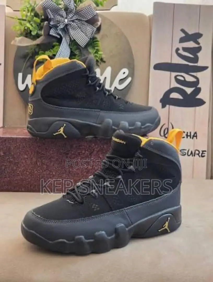 Air Jordan 9 Retro "University Gold"
