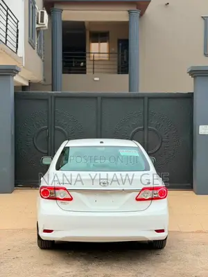 Toyota Corolla LE 4dr Sedan (1.8L 4cyl 4A) 2013 White