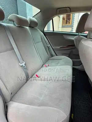 Toyota Corolla LE 4dr Sedan (1.8L 4cyl 4A) 2013 White