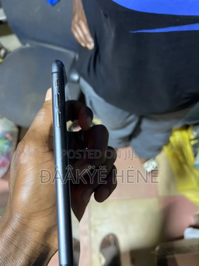 Apple iPhone 11 64 GB Black