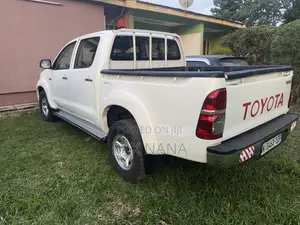 Toyota Hilux 2013 White
