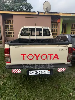 Toyota Hilux 2013 White