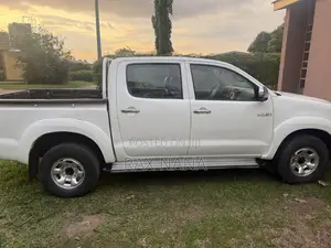 Toyota Hilux 2013 White
