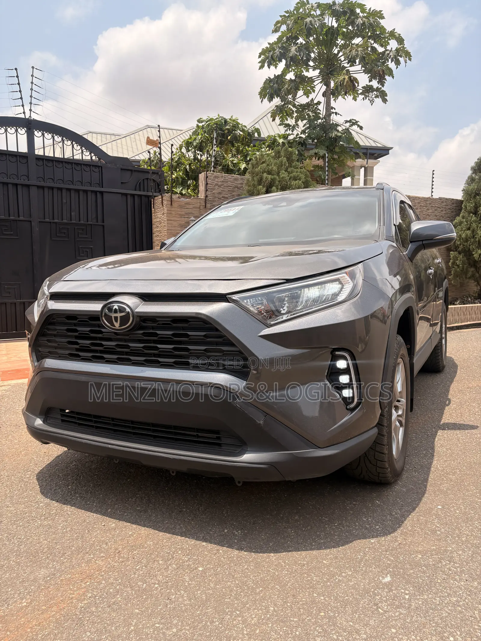 Toyota RAV4 XLE AWD 2023 Gray