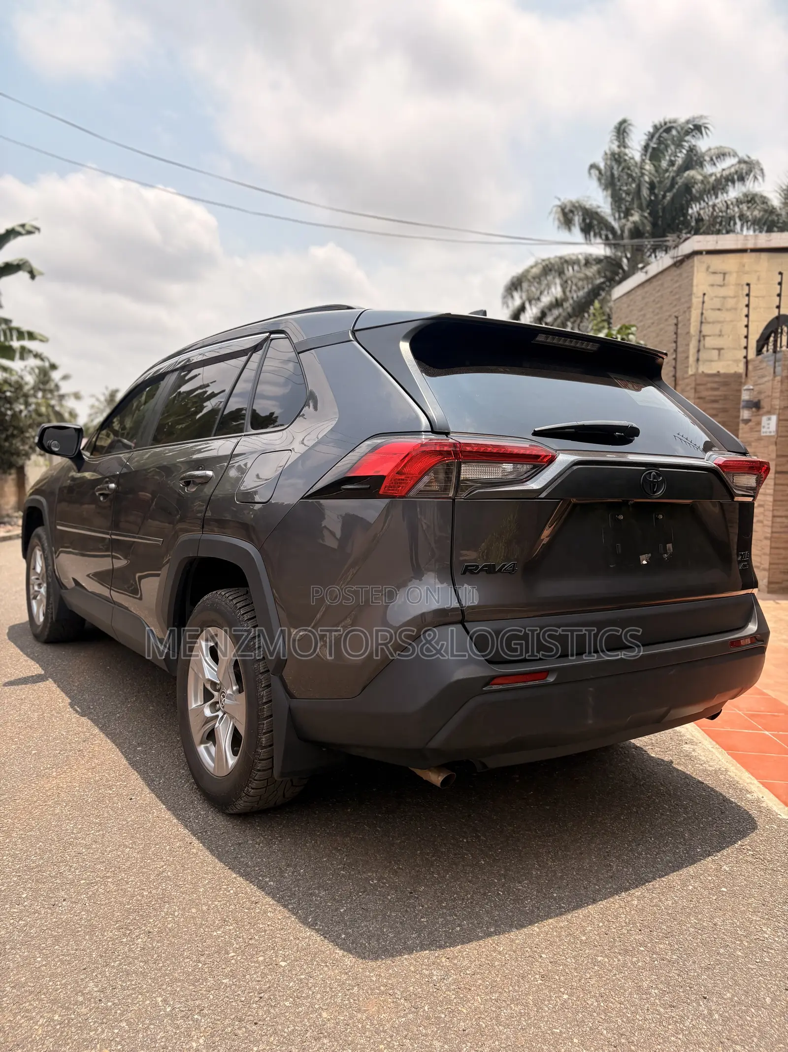 Toyota RAV4 XLE AWD 2023 Gray