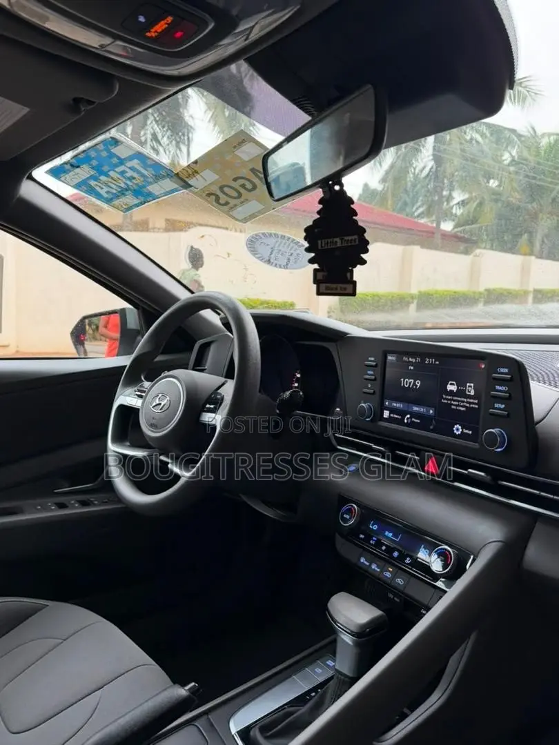 Hyundai Elantra SEL 2024 Gray