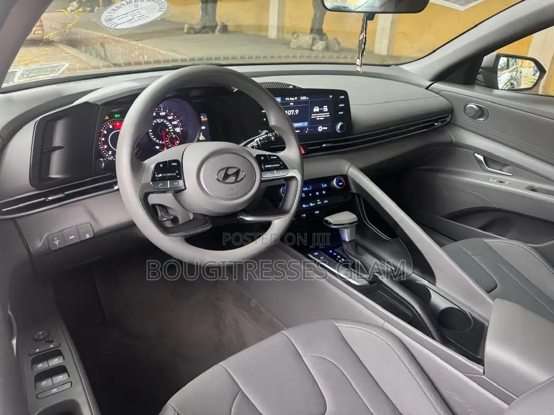 Hyundai Elantra SEL 2024 Gray