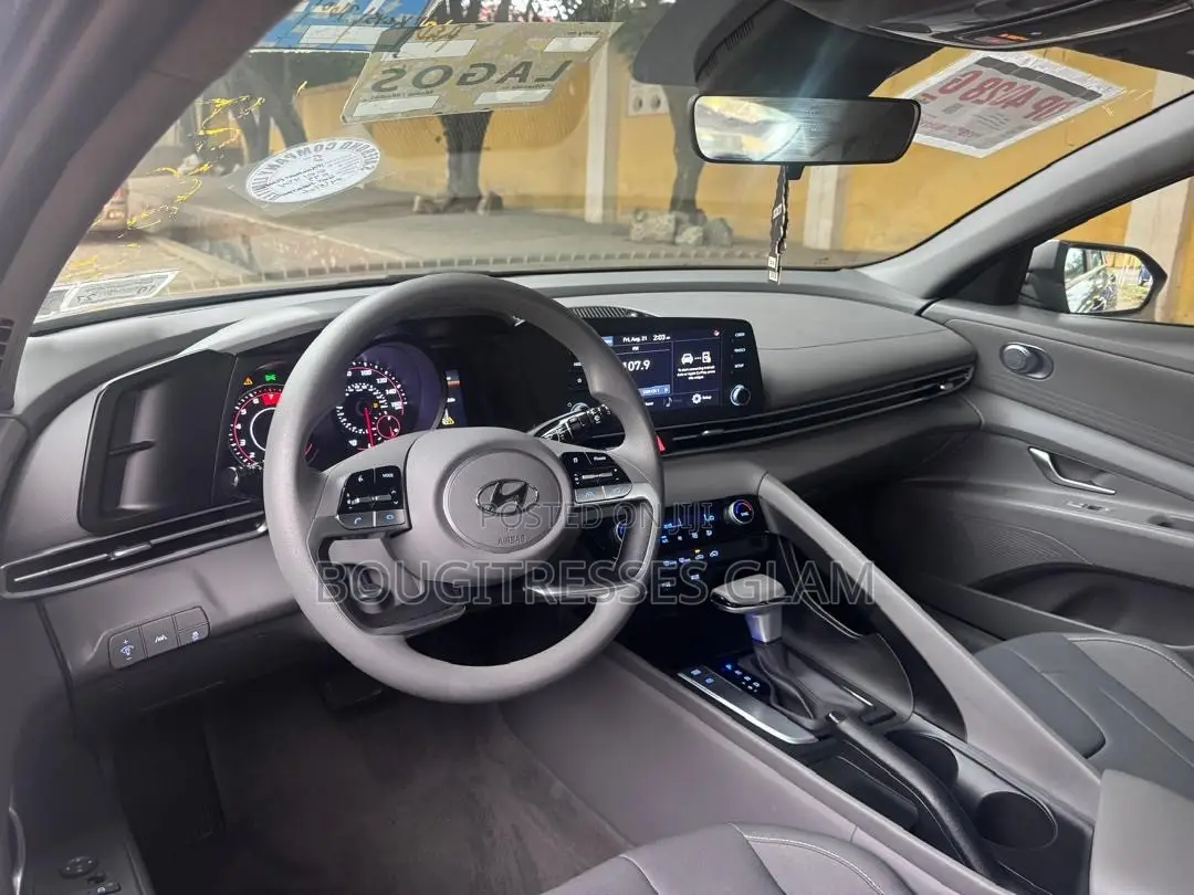 Hyundai Elantra SEL 2024 Gray