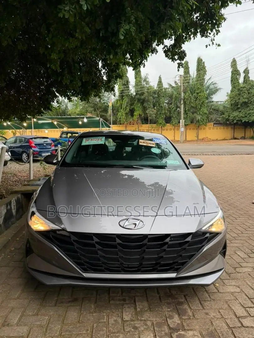 Hyundai Elantra SEL 2024 Gray
