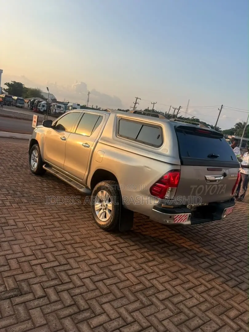 Toyota Hilux 2.4 Diesel 2020 Silver