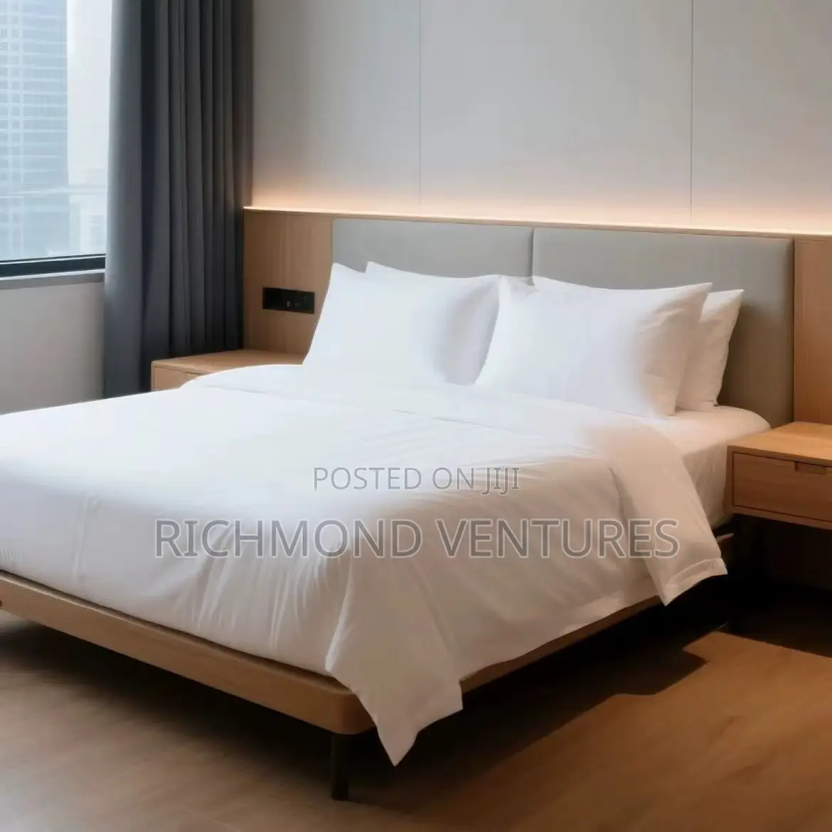 High Quality White Hotel (2 Bedsheets 4 Pillowcase) in Different Sizes