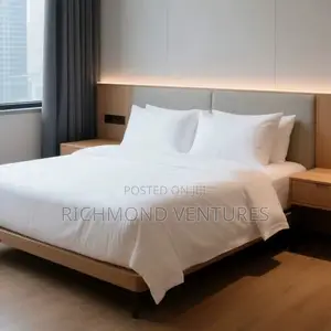 High Quality White Hotel (2 Bedsheets 4 Pillowcase) in Different Sizes