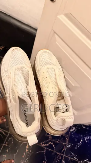 Shoe 42 Size