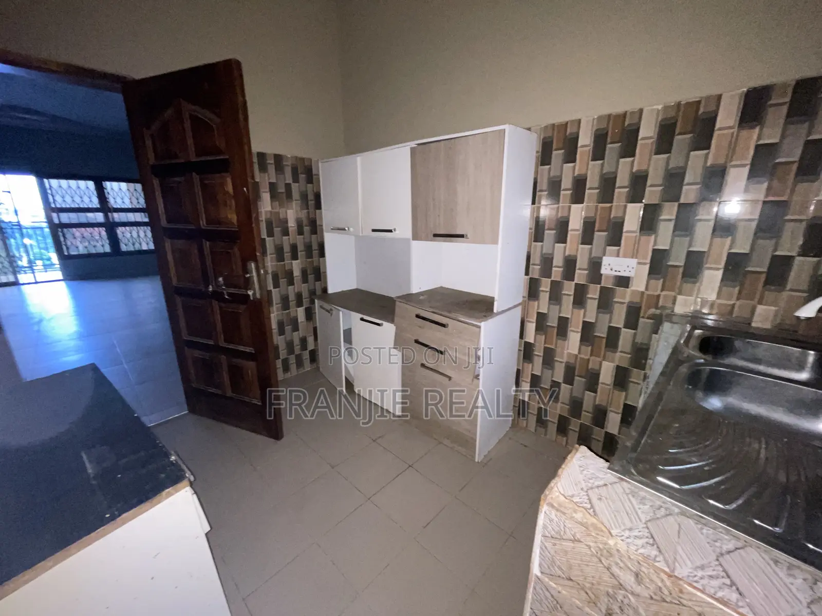 3bdrm Apartment in Franjie Realty, West Hills Mall Area for rent