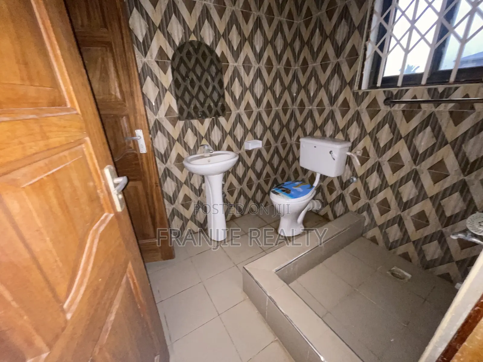 3bdrm Apartment in Franjie Realty, West Hills Mall Area for rent