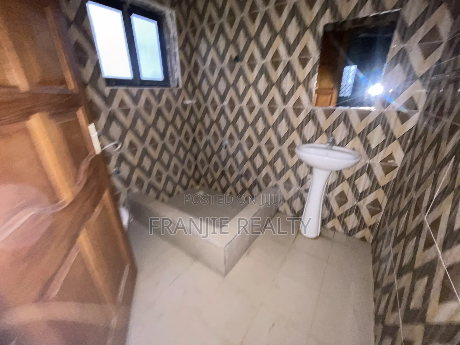 3bdrm Apartment in Franjie Realty, West Hills Mall Area for rent