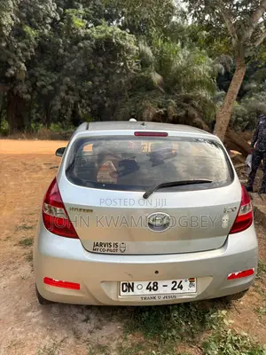 Hyundai i20 1.4 Dual VTVT Petrol (AT) 2012 Silver