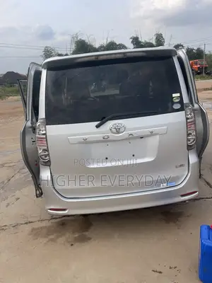Toyota Voxy V 4WD 8-Seater 2012 Silver