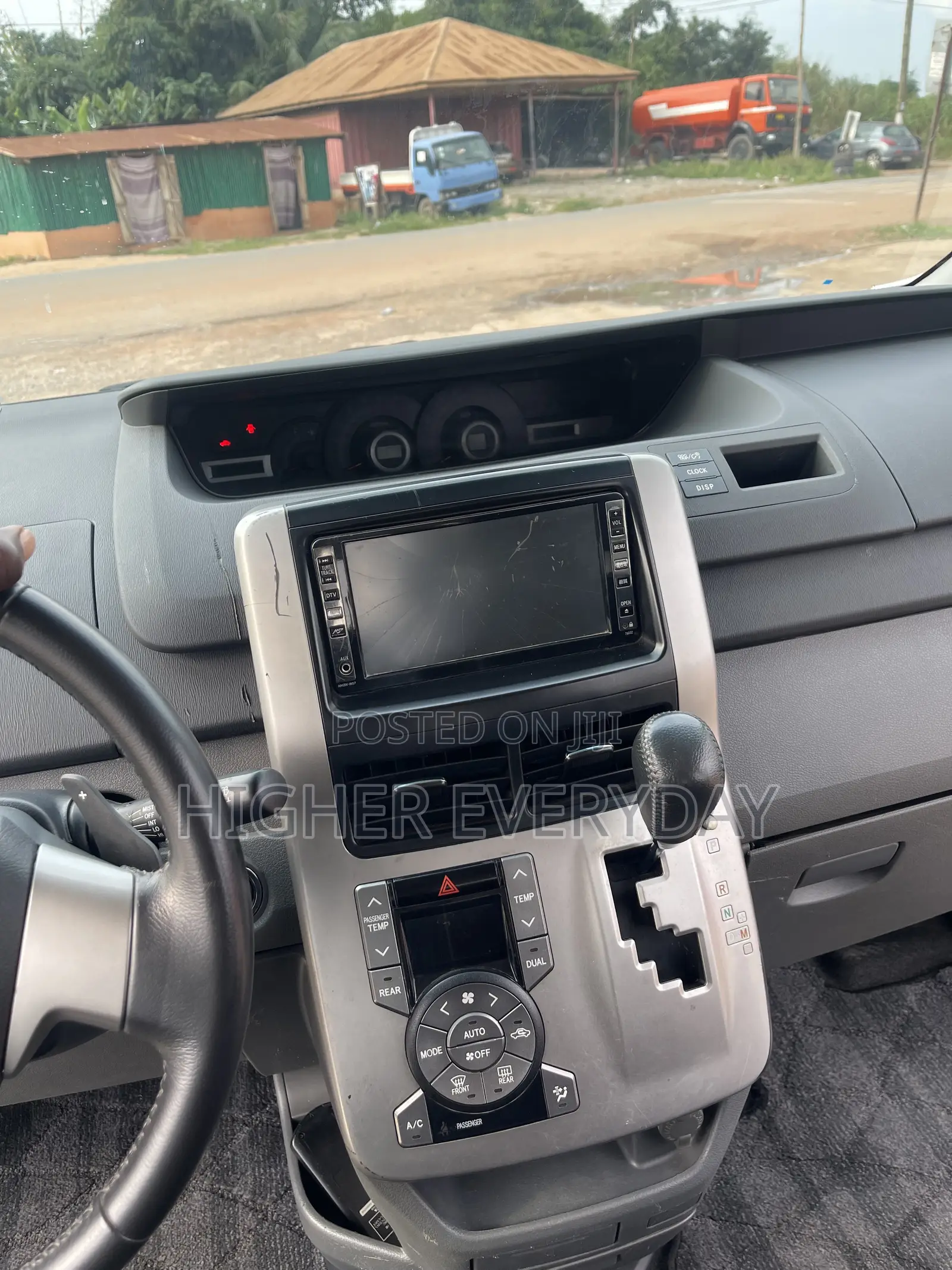 Toyota Voxy V 4WD 8-Seater 2012 Silver