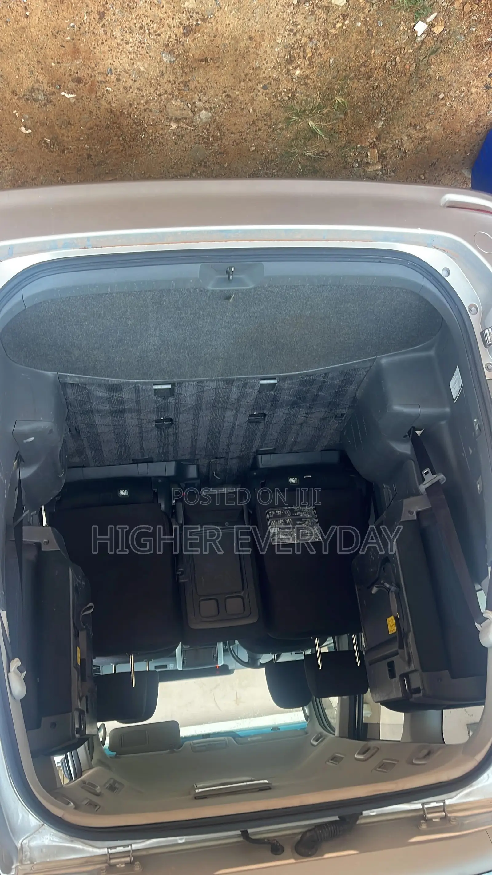Toyota Voxy V 4WD 8-Seater 2012 Silver