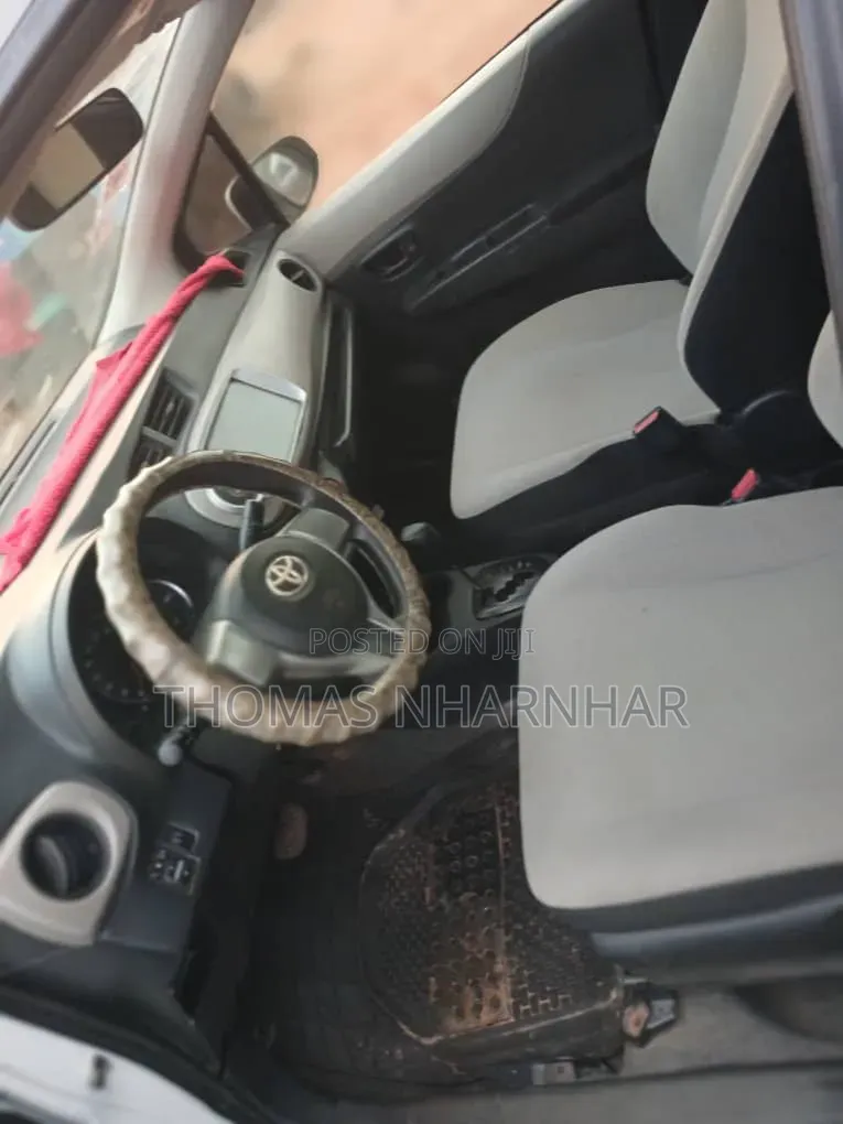 Toyota Vitz 2012 White