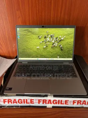 New Laptop Dell Latitude 5550 8GB Intel Core i5 SSD 256GB
