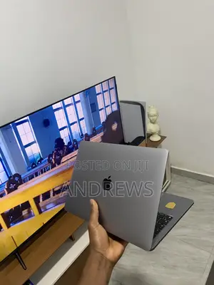 New Laptop Apple MacBook Pro 8GB Apple M1 SSD 500GB