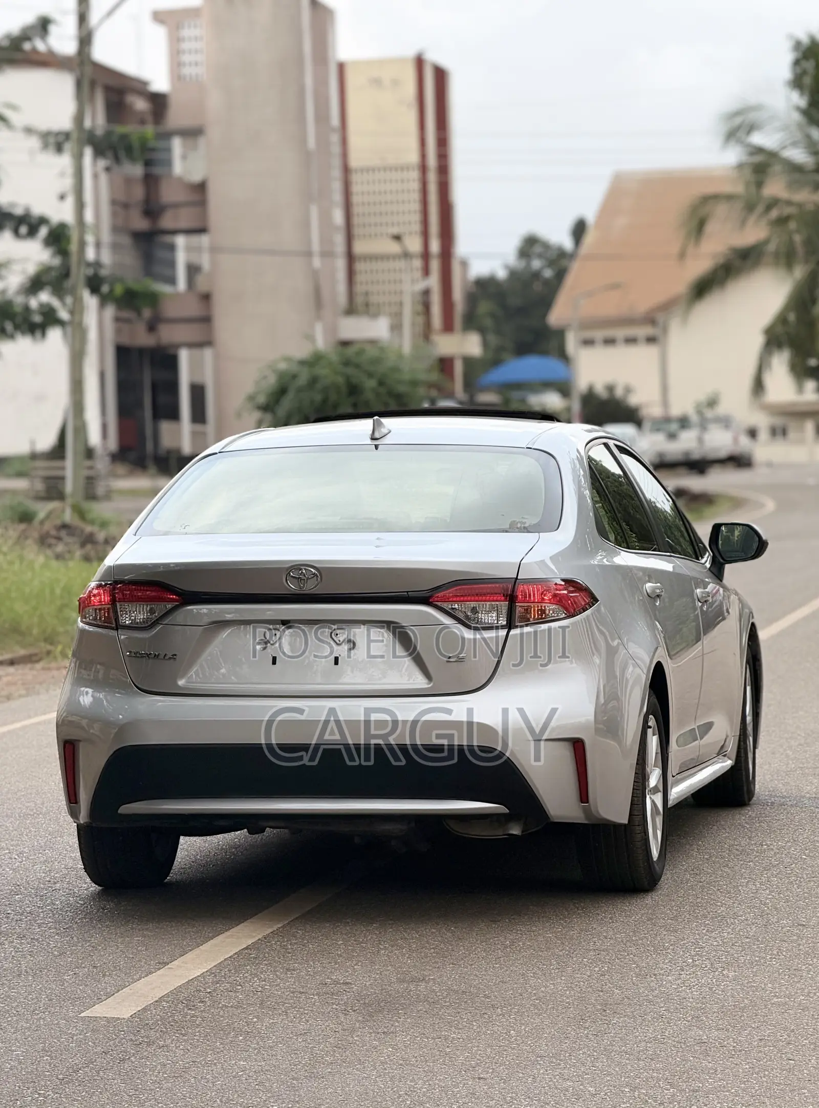 Toyota Corolla LE 2020 Silver