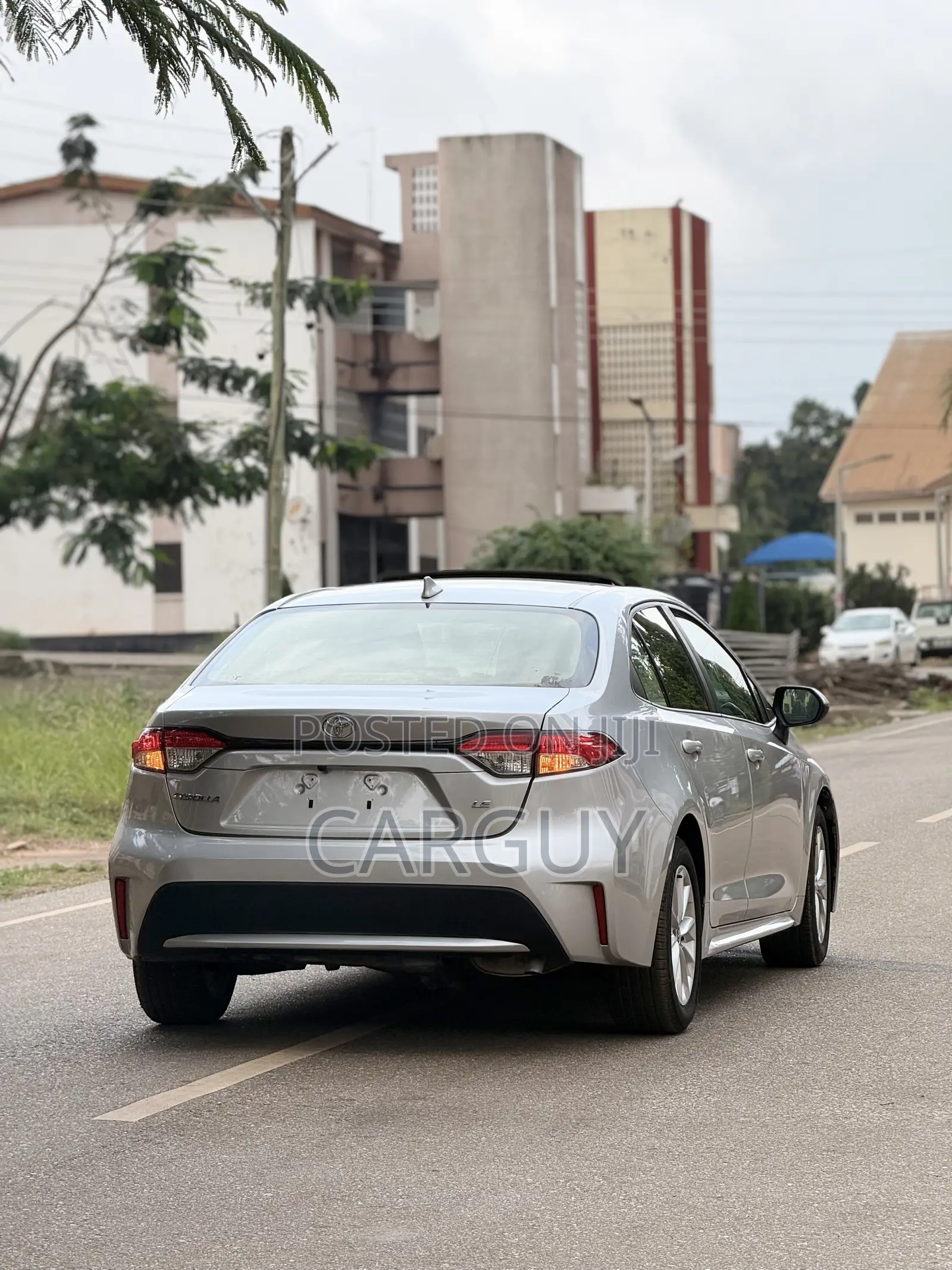Toyota Corolla LE 2020 Silver