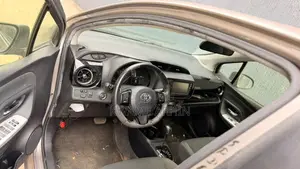 Toyota Vitz 1.3 FWD 5dr 2017 Gold
